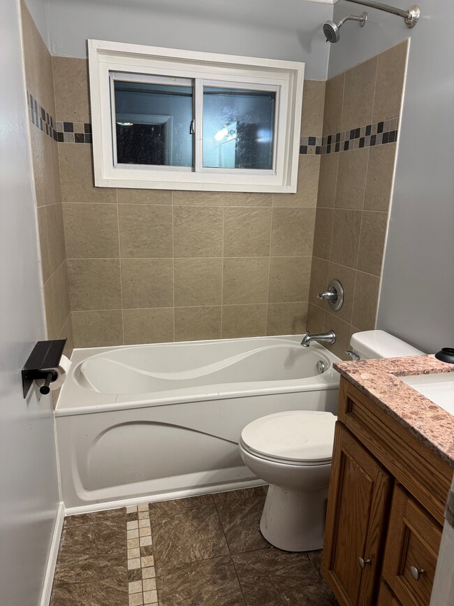 Building Photo - 58 Oriole Dr