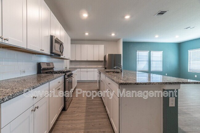 Building Photo - 422 Angel Trumpet Ct