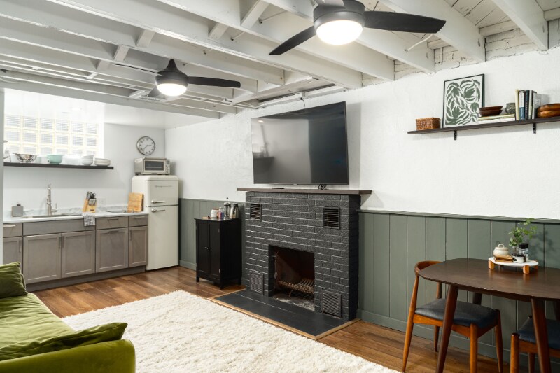 Building Photo - 1027 W 6th Ave