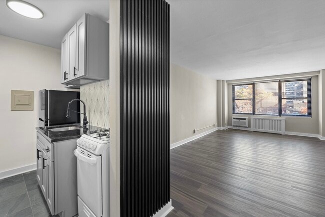 Building Photo - 10 Huron Ave