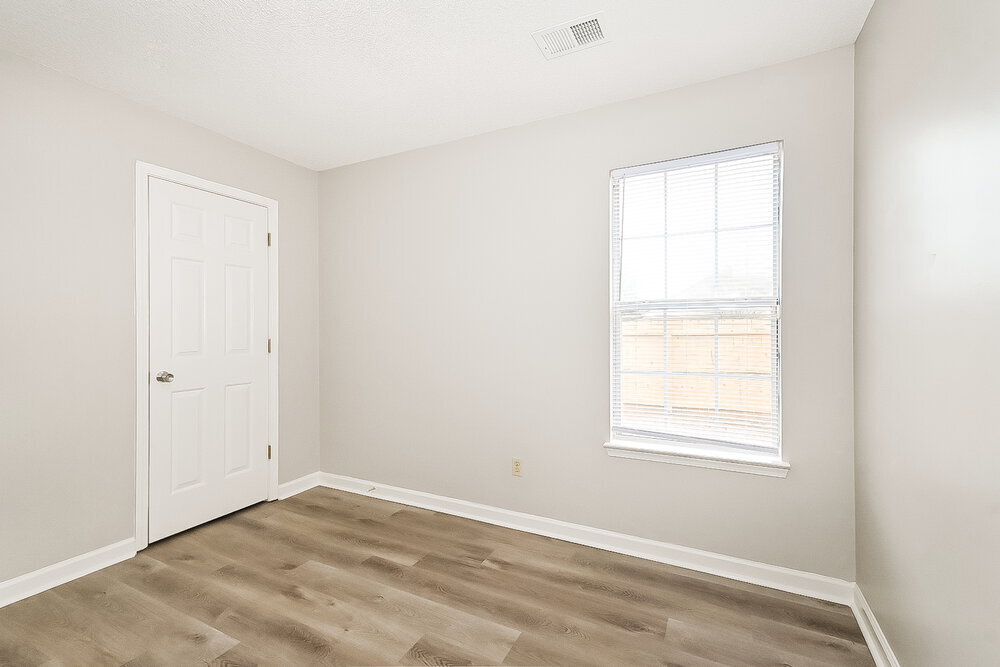 Building Photo - 5570 Alexandria Ln