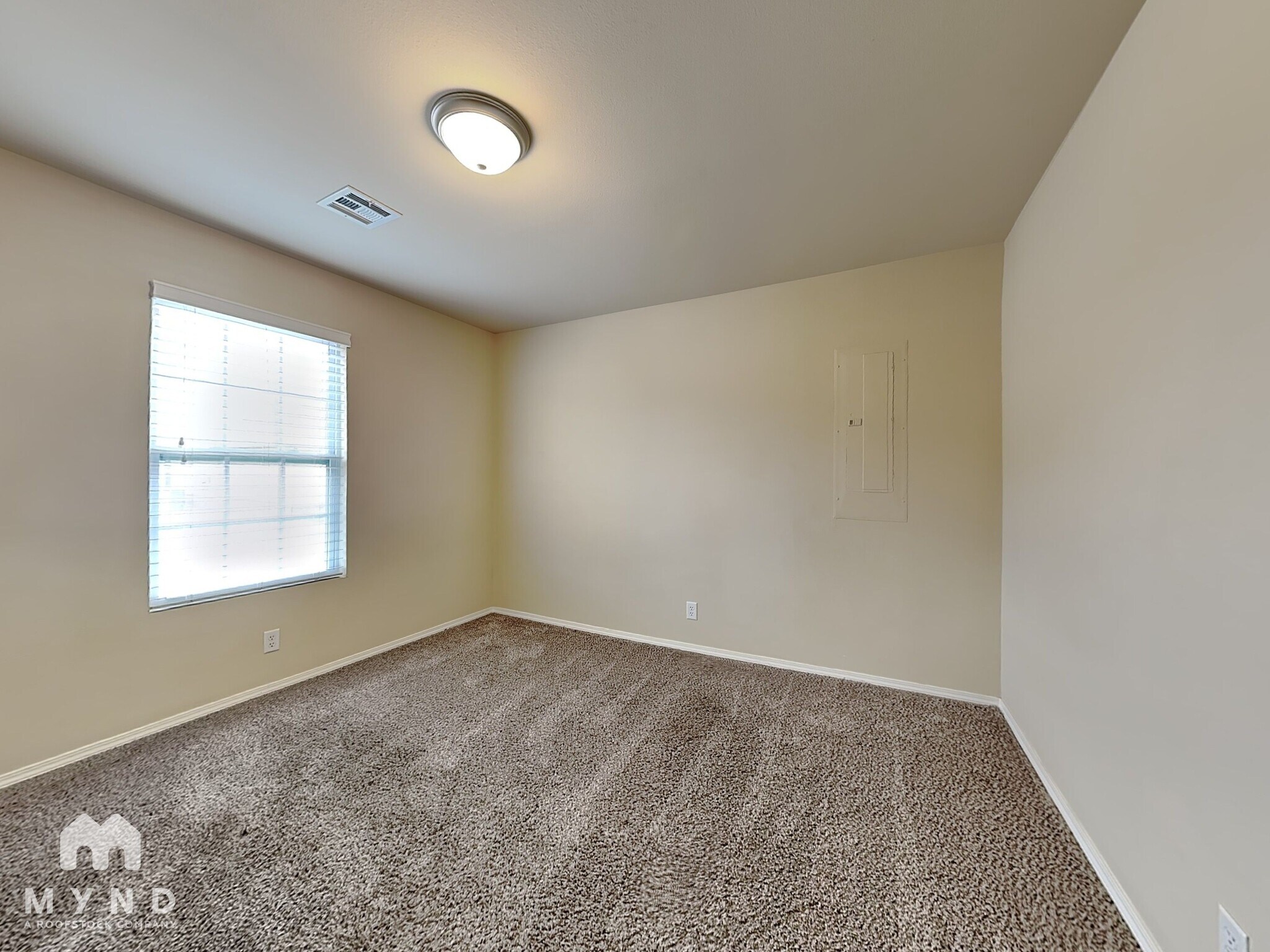 Building Photo - 3504 E Gillette St