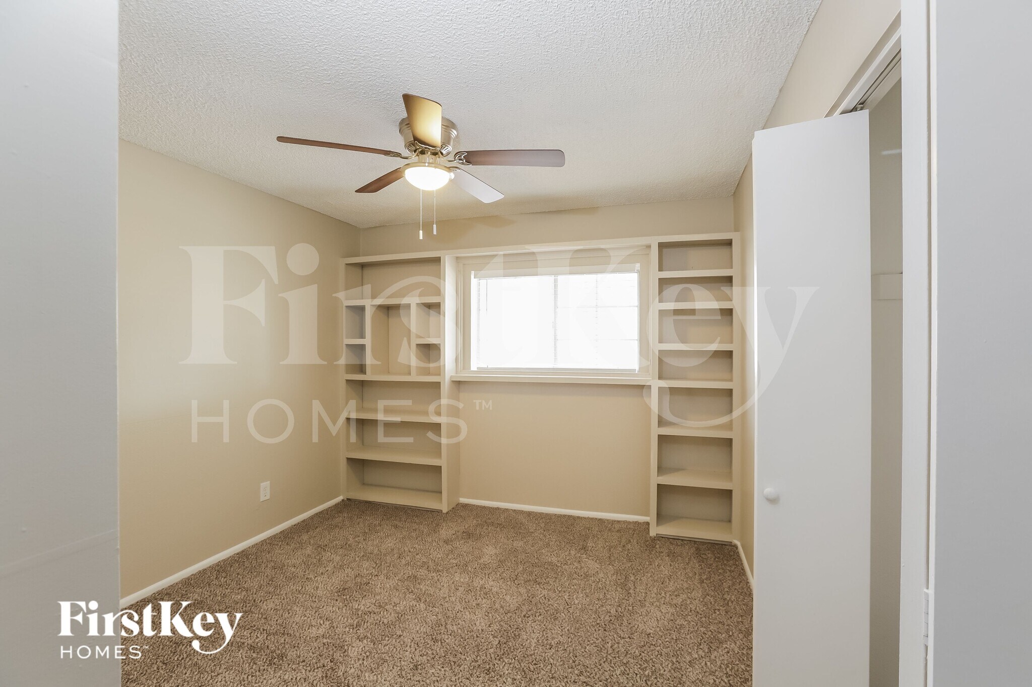 Building Photo - 1170 W Nopal Pl