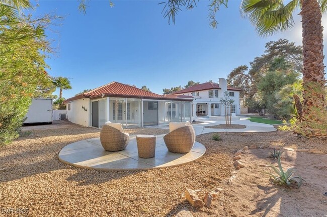 Building Photo - 2868 Vista Del Sol Ave