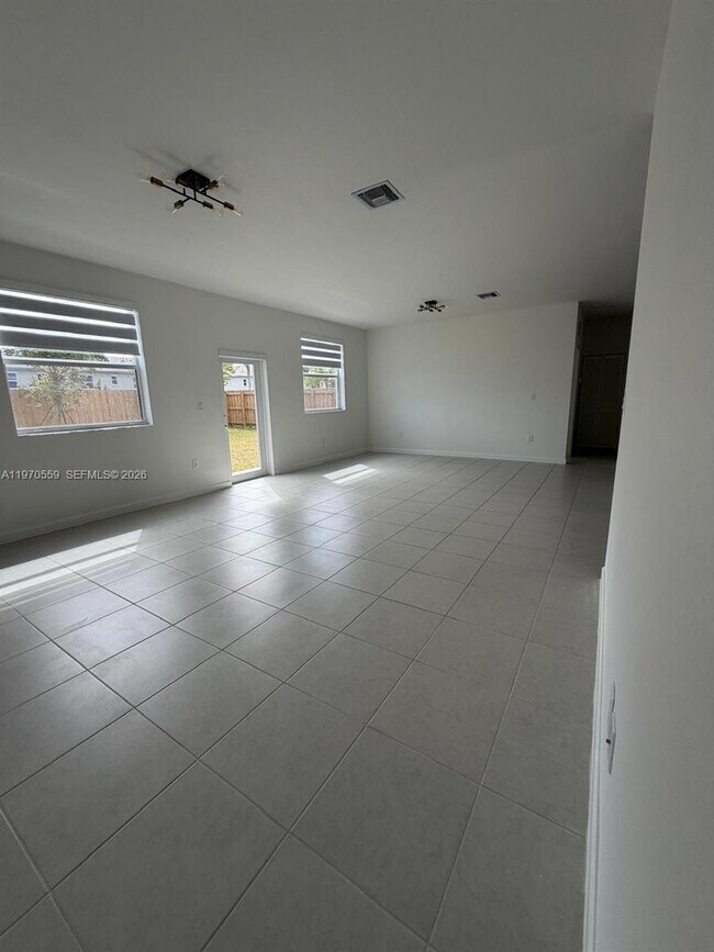 Building Photo - 2638 SE 9th St