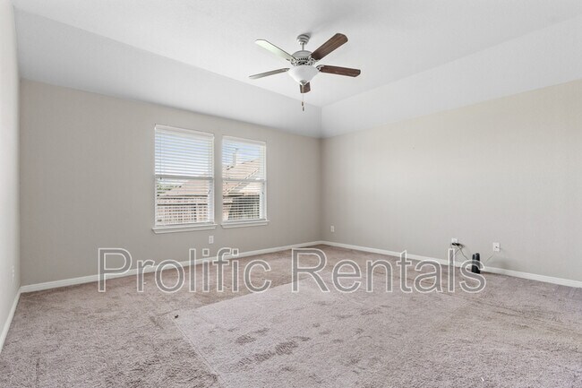 Building Photo - 6117 Verde Dr