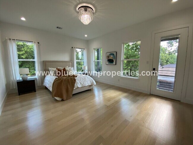 Building Photo - 807 S Glasgow Dr