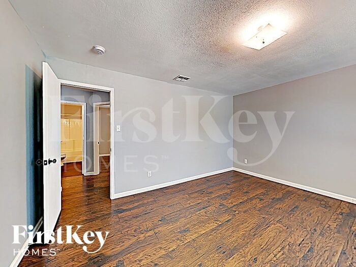 Building Photo - 1912 Lariat Dr