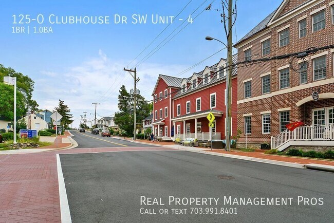 Building Photo - 125-O Clubhouse Dr SW Unit-4