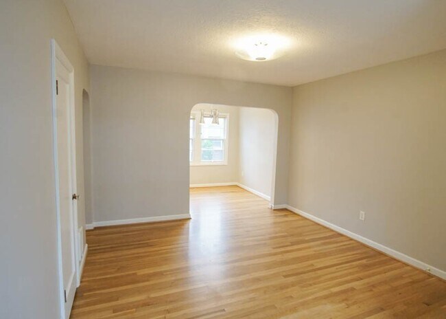 Building Photo - Charming 1-bedroom Courtyard Apartment in Ideal Location!