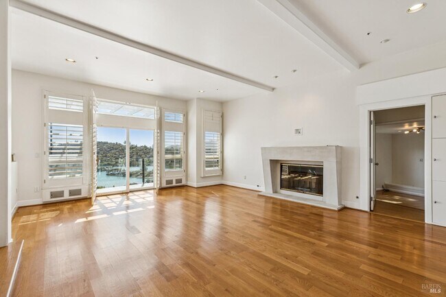 Building Photo - 95 Spring Ln