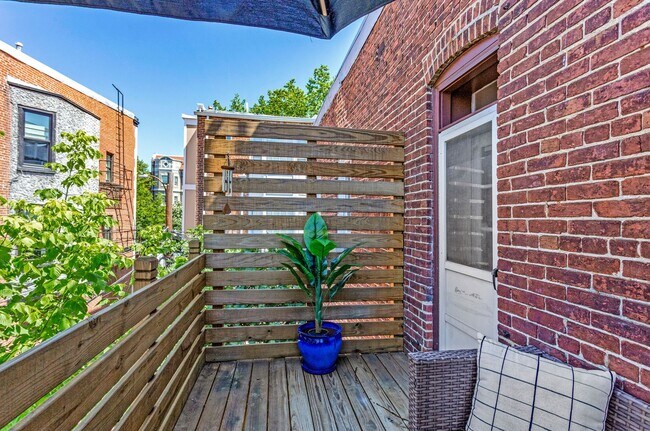 Building Photo - Kalorama Apartment – Renovated One-Bedroom with Private Balcony