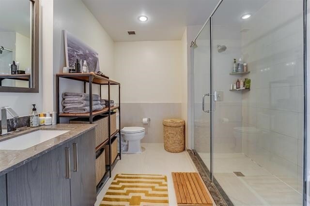 Building Photo - 1100 Maxwell Ln