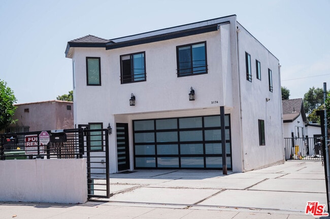 Primary Photo - 3176 Casitas Ave
