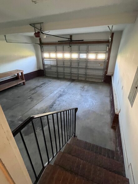 Building Photo - 204 Heron Dr