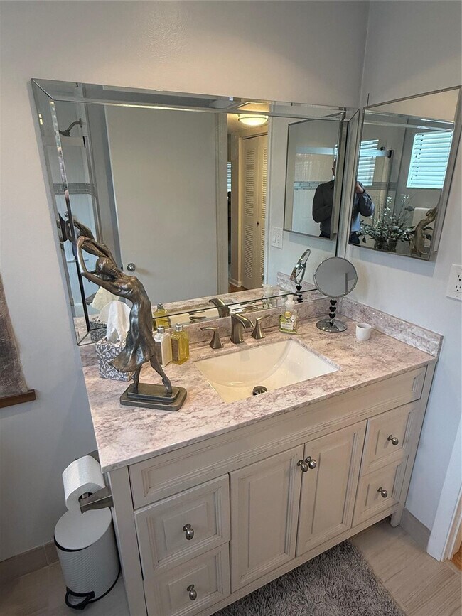 Building Photo - 15126 Ashland St