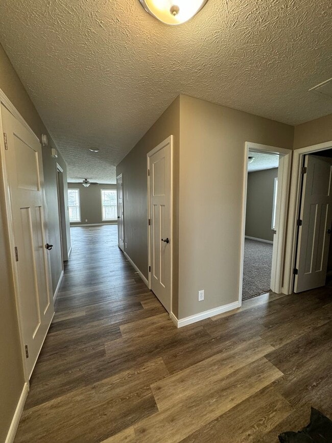 Building Photo - 3 Bedroom Single Family Home Available in ...