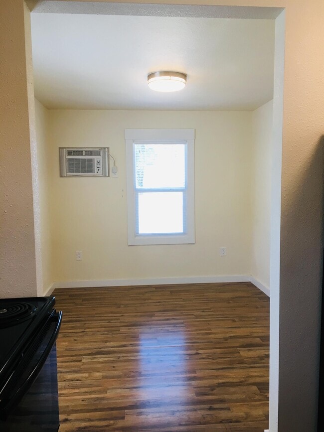 Building Photo - 4550 Lakeshore Blvd