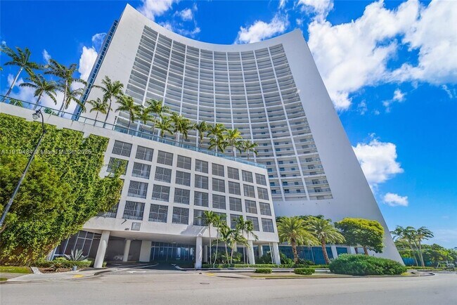 Building Photo - 601 NE 36th St