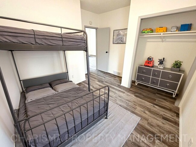 Building Photo - Cozy Two-Bedroom Apartment – Great Locatio...