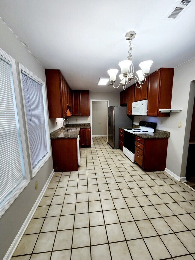 Building Photo - 14012 Hurstland Dr SW