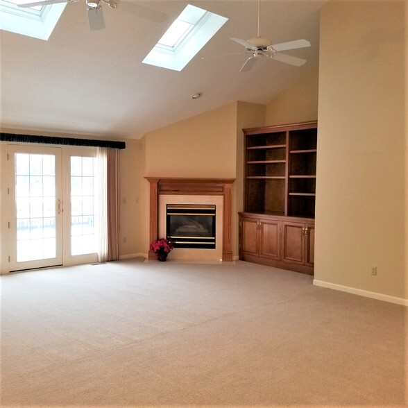 2 sty family room w/french doors to deck - 3563 Stonebrooke Ln