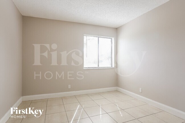 Building Photo - 1013 SW 49th Ave