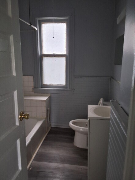 Building Photo - 168 N Clinton St