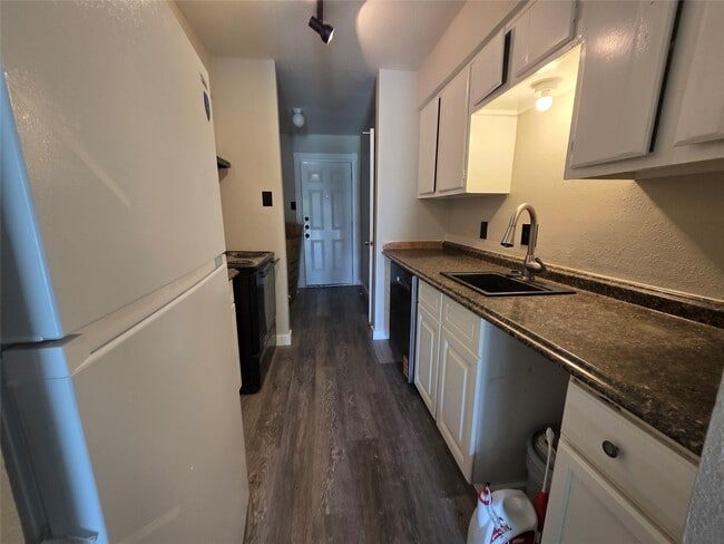 Building Photo - 12740 Shannon Hills Dr