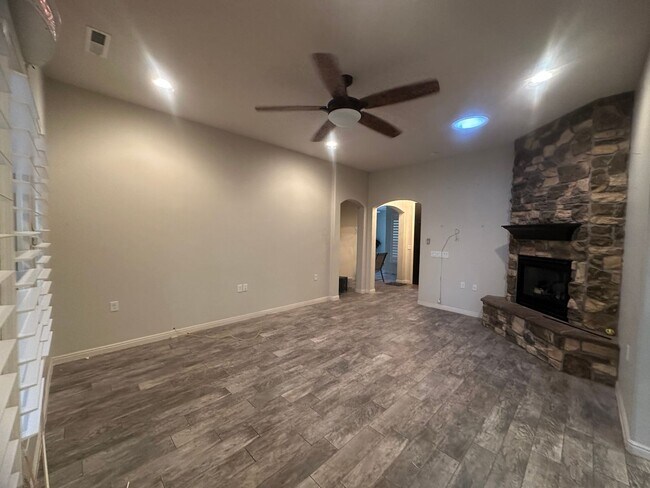 Building Photo - Stunning Sun River, Single-Level Home with...
