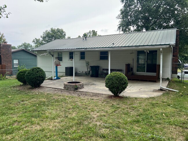 Building Photo - 304 Lawson Dr