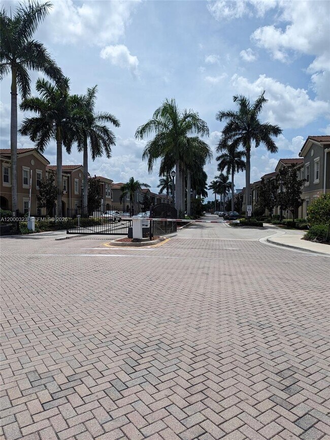 Building Photo - 5910 Royal Way