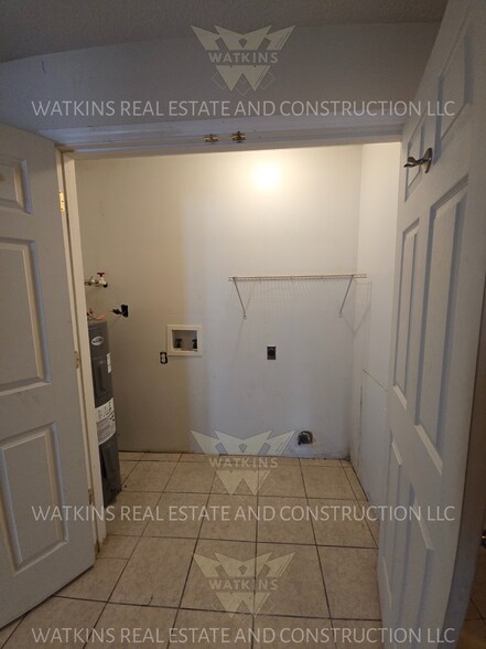 Washer and Dryer hook up - 308 E Jackson St