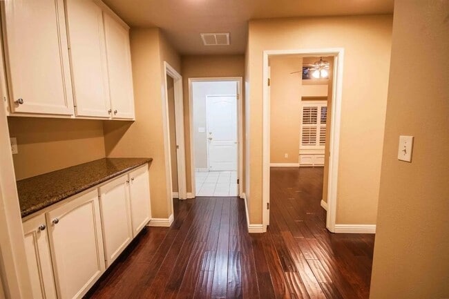 Building Photo - 1838 E Shea Dr