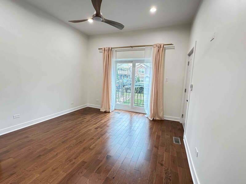 Building Photo - 1529 N Maplewood Ave