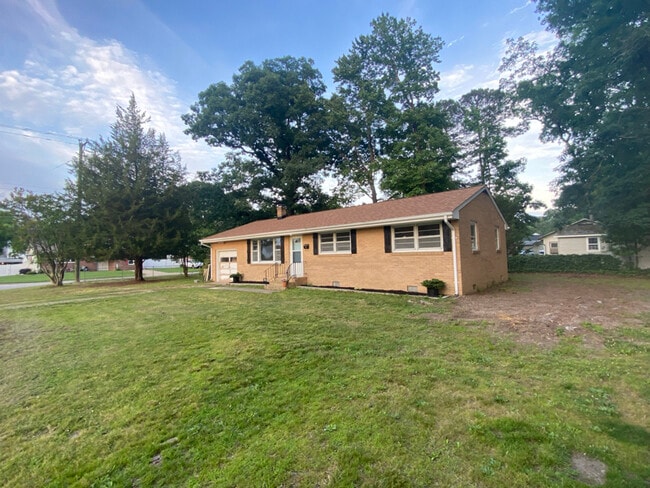 Building Photo - 298 Eastwood Dr