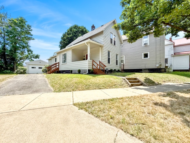 Primary Photo - 240 Arch St