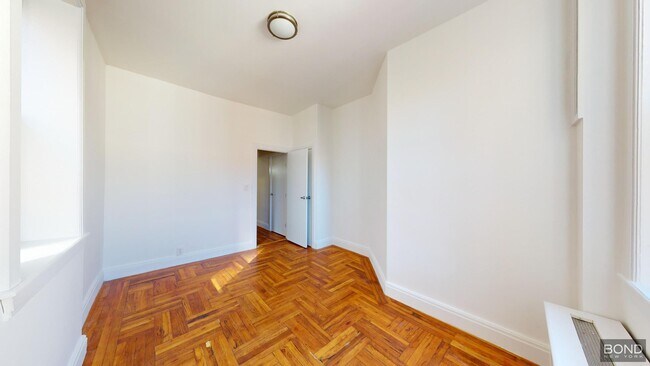Building Photo - 17 W 125th St