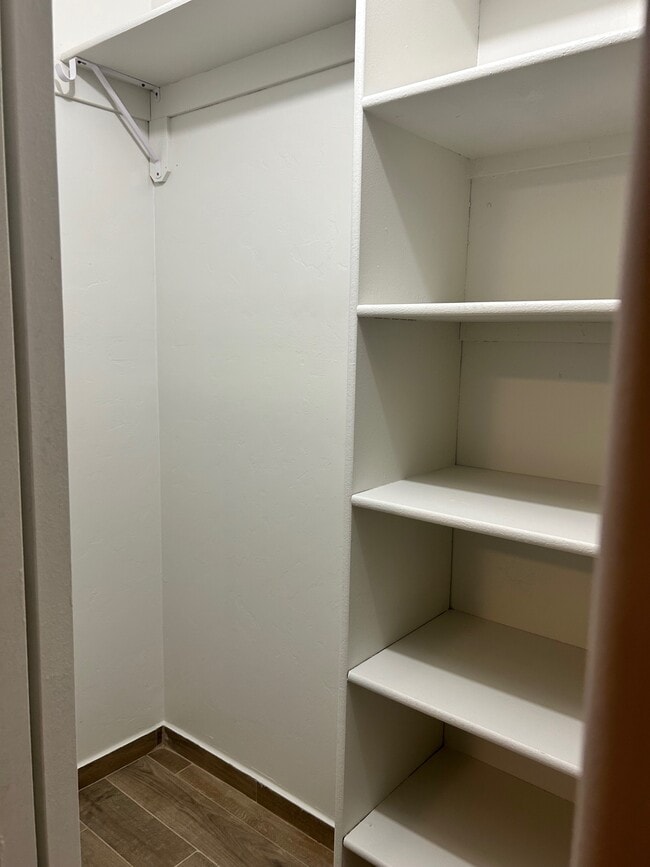 Building Photo - 382 W Quarry St