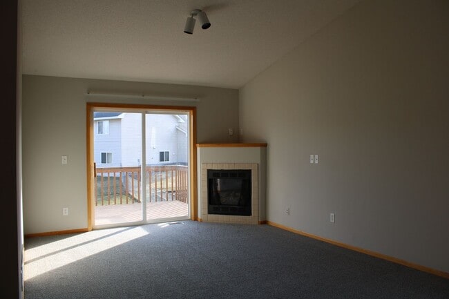 Building Photo - 403 Meadow Ln