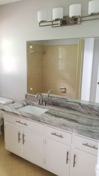 Building Photo - 4270 E Hamill Dr