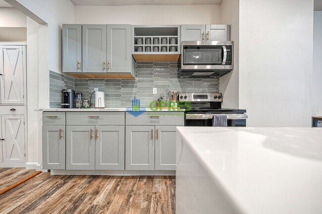 Building Photo - Furnished Elegant 3-Bedroom, 2.5 Bath Home with Hardwood Floors & Central A/C