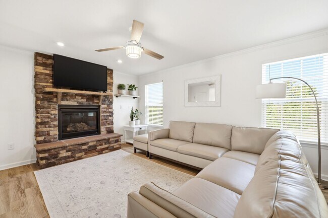 Building Photo - Modern Riverwood Retreat | Spacious 3BR Home in Prime Charlottesville Location