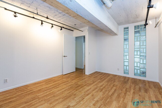 Building Photo - SoMA: Ground Level Conversion Live/Work Lo...