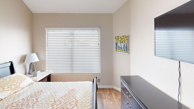 Building Photo - Spanish Trails Guard Gated Townhome!