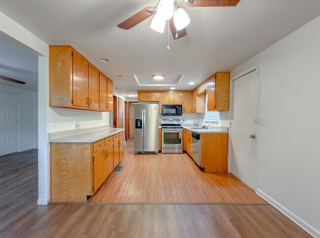 Building Photo - 1210 Carson Dr