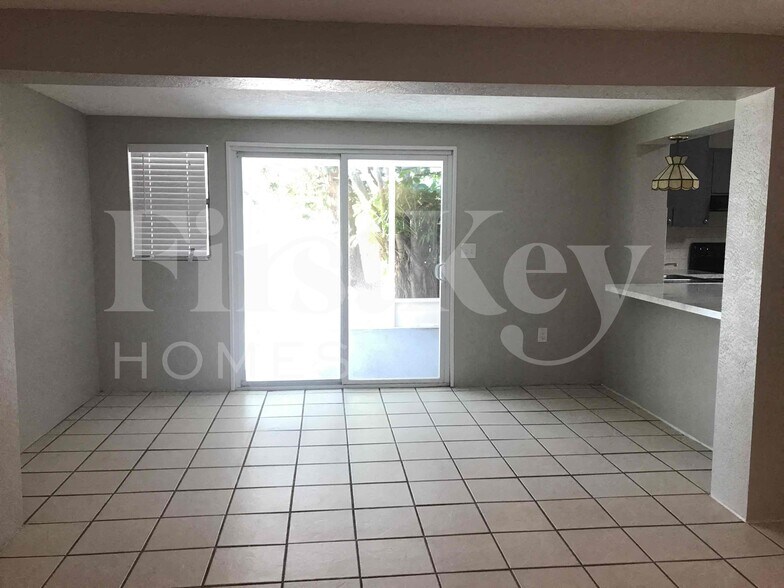 Building Photo - 6178 39th Ave N