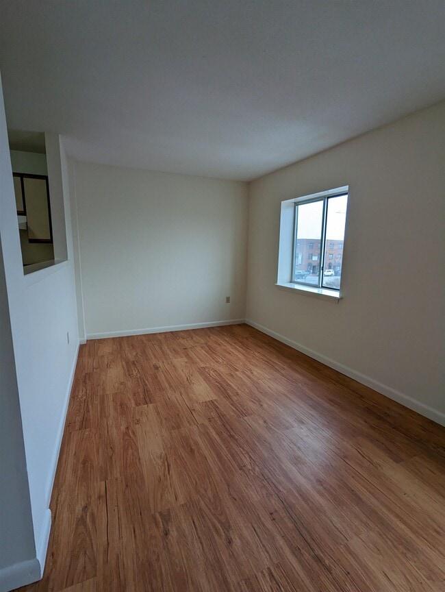 Building Photo - 16 Manning St