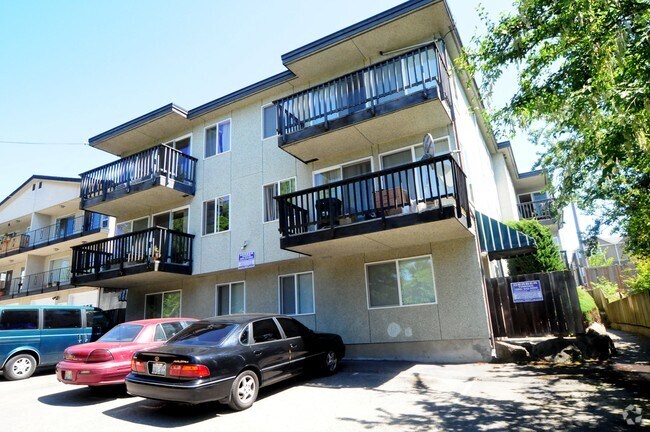 Building Photo - 11023 Greenwood Ave N