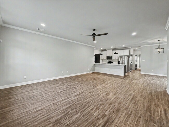 Building Photo - 910 Fairview Ave